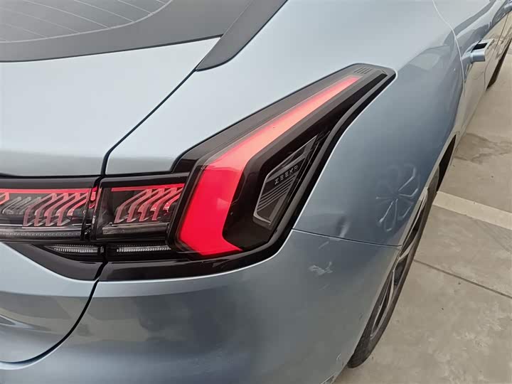 Фото 8 - Zeekr 001