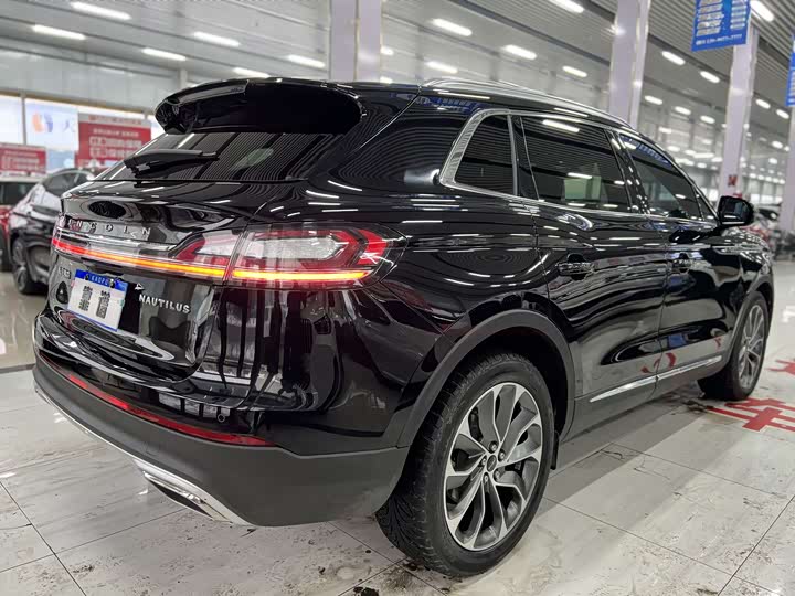 Фото 7 - Lincoln Nautilus