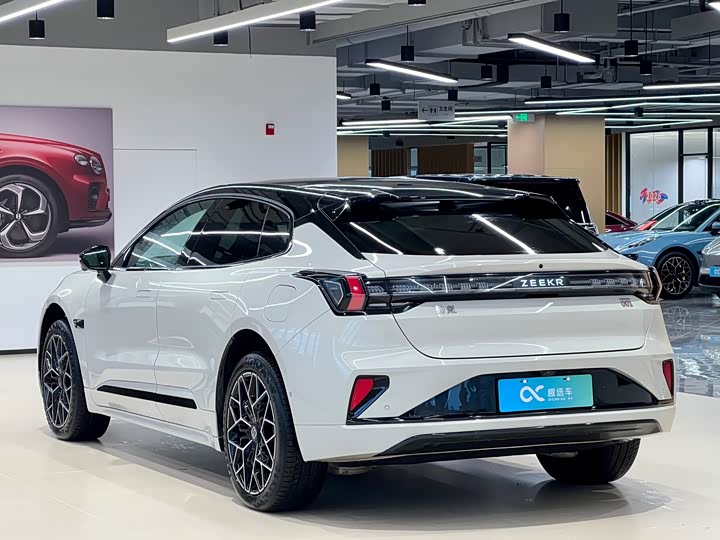 Фото 5 - Zeekr 001