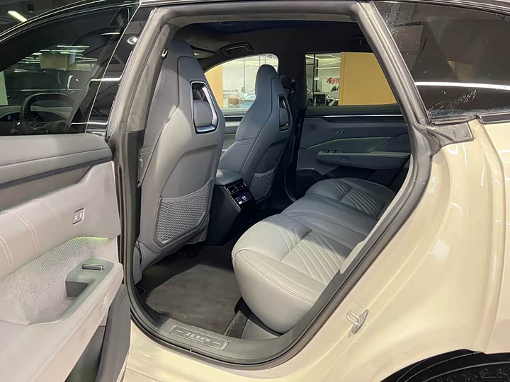 Фото 9 - Zeekr 001