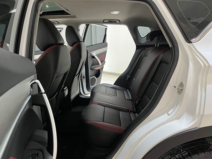 Фото 9 - Geely Coolray