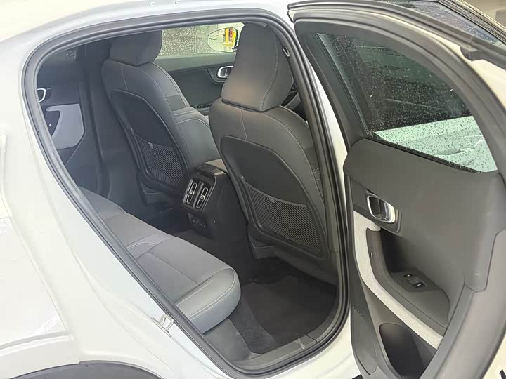 Фото 8 - Polestar 2