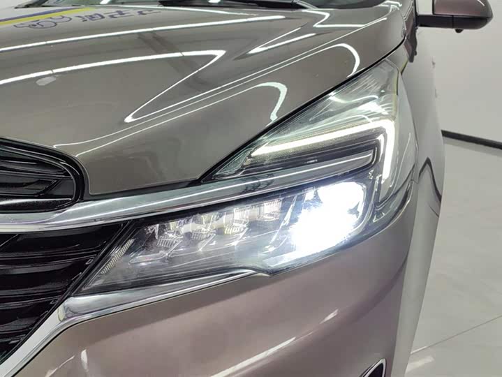 Фото 5 - Buick GL8 ES