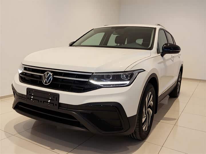 Фото 2 - Volkswagen Tiguan L Pro