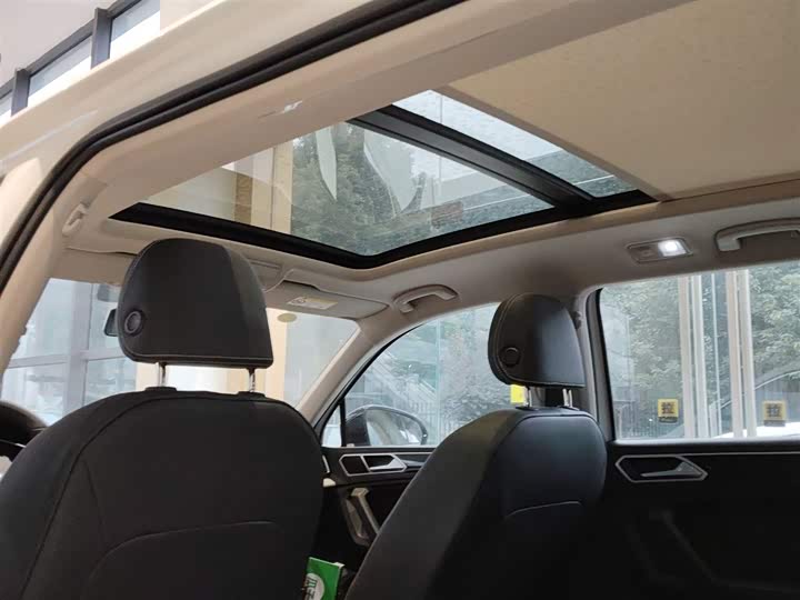 Фото 8 - Volkswagen Tiguan L Pro