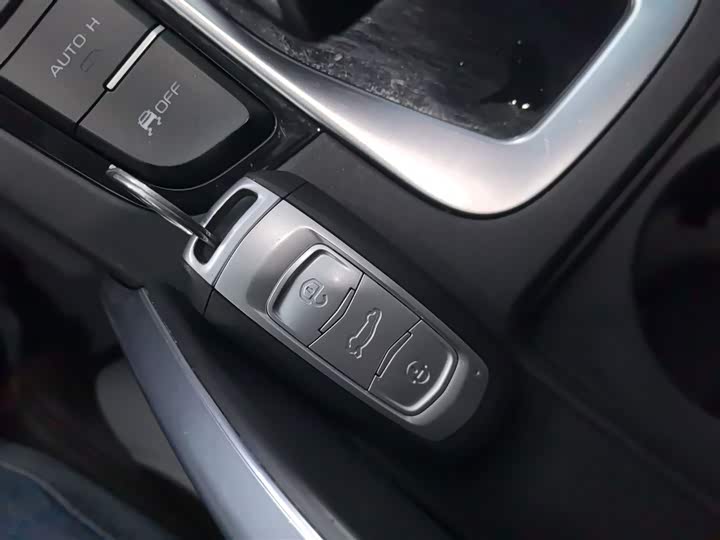 Фото 9 - Geely Atlas