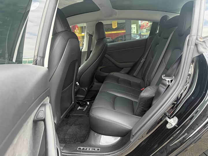 Фото 4 - Tesla Model 3