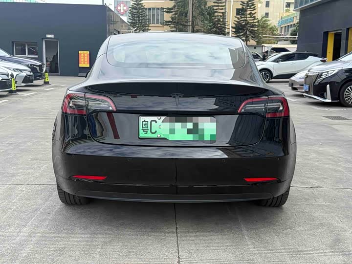 Фото 6 - Tesla Model 3