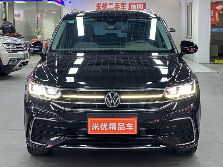 Фото 2 - Volkswagen Tiguan L Pro