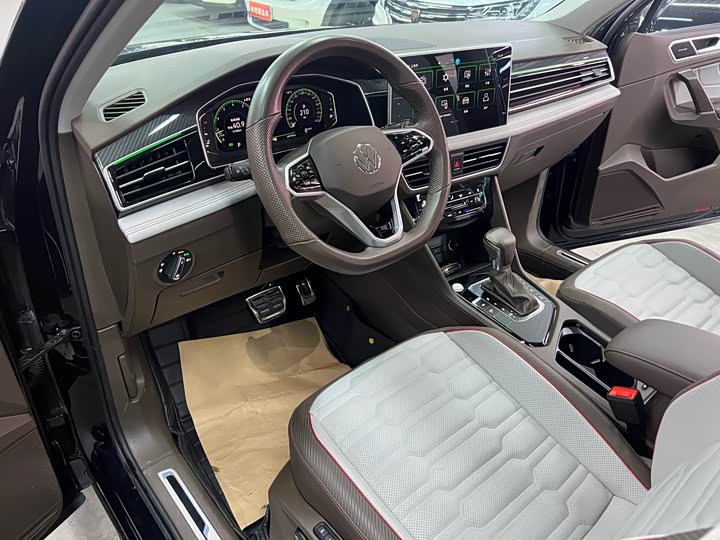 Фото 8 - Volkswagen Tiguan L Pro