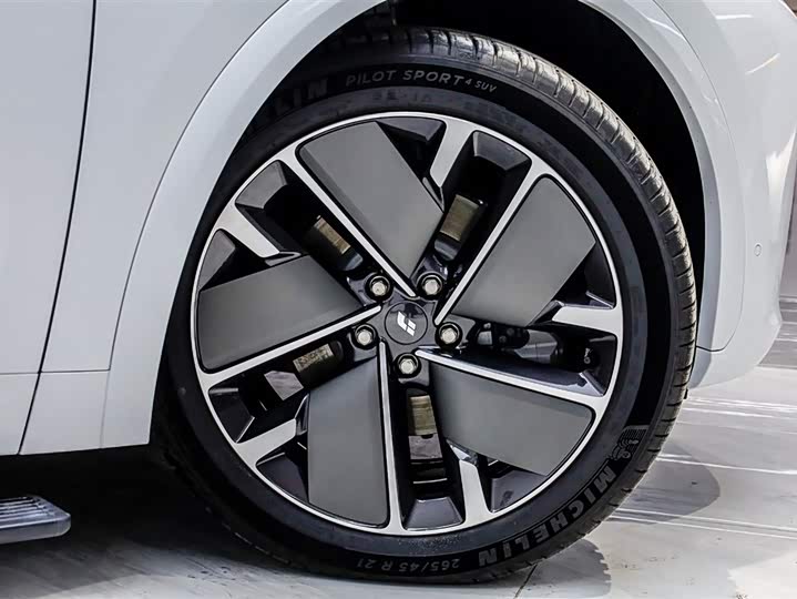 Фото 9 - LiXiang L7