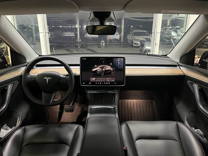 Фото 6 - Tesla Model Y