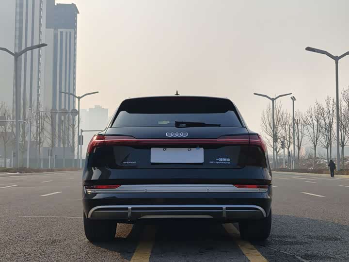 Фото 5 - Audi e-tron