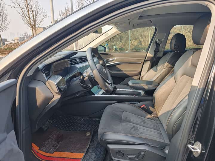 Фото 8 - Audi e-tron