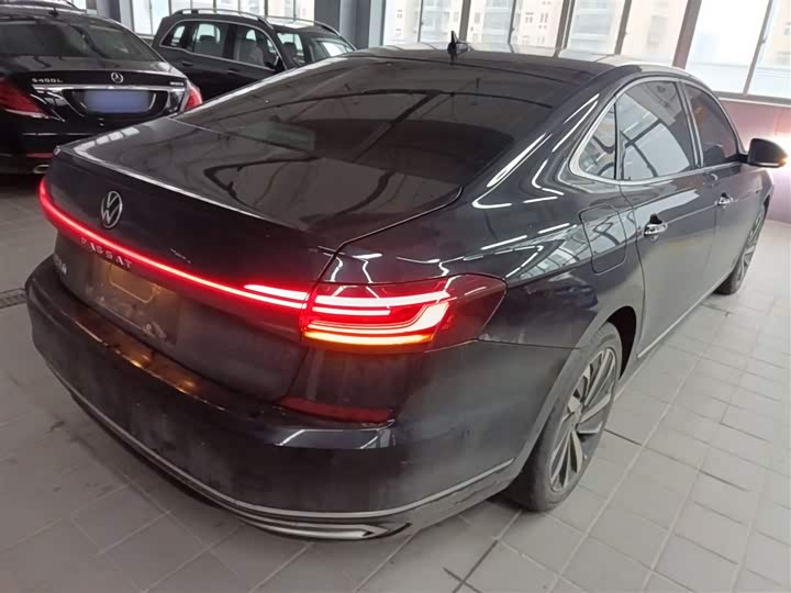 Фото 7 - Volkswagen Passat