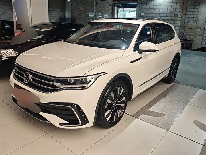 Фото 1 - Volkswagen Tiguan L Pro
