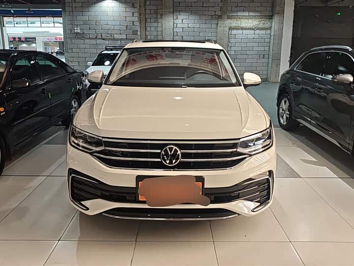 Фото 2 - Volkswagen Tiguan L Pro