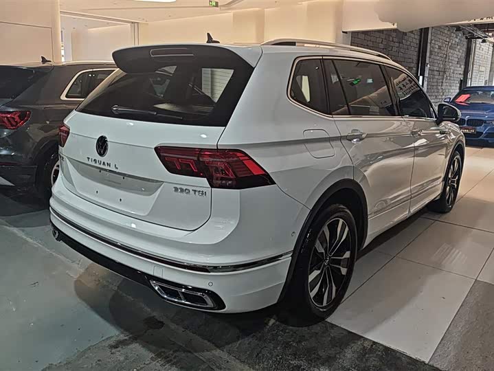 Фото 3 - Volkswagen Tiguan L Pro