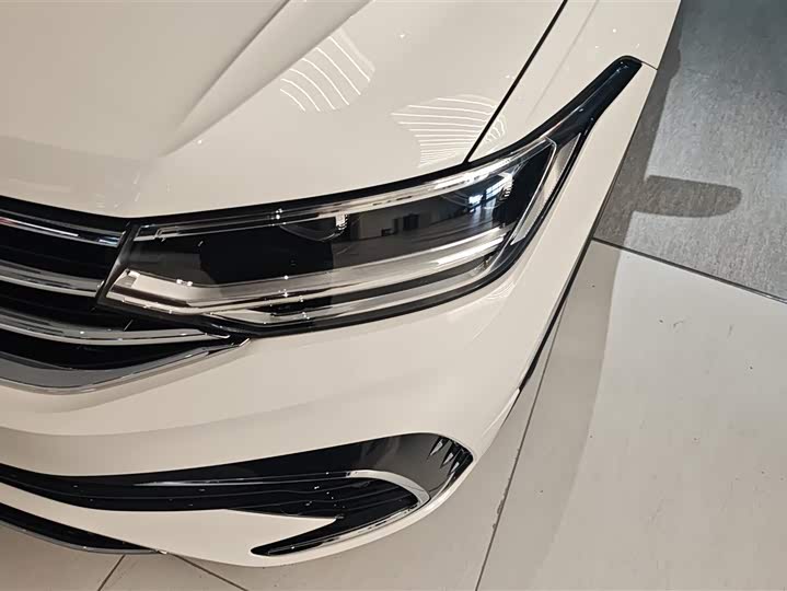 Фото 5 - Volkswagen Tiguan L Pro