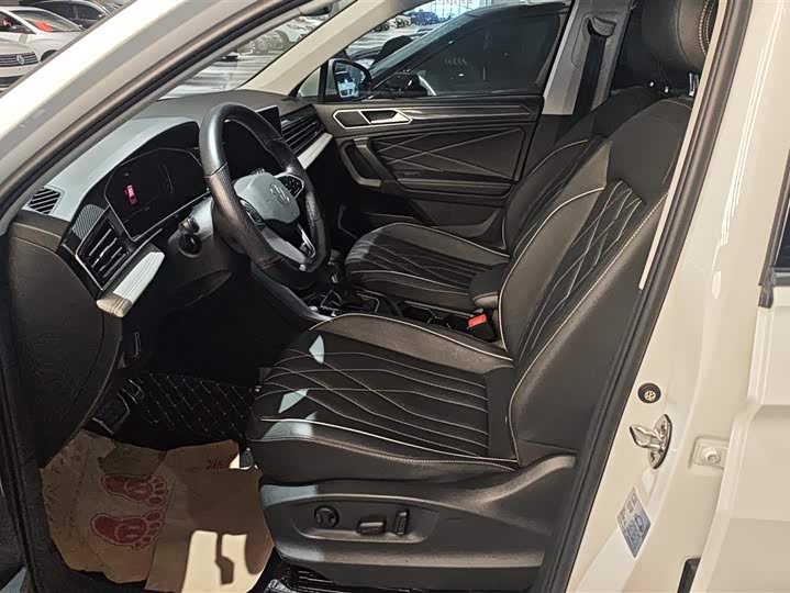 Фото 9 - Volkswagen Tiguan L Pro