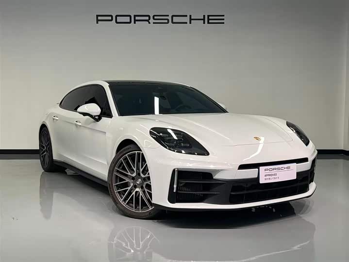 Фото 3 - Porsche Panamera