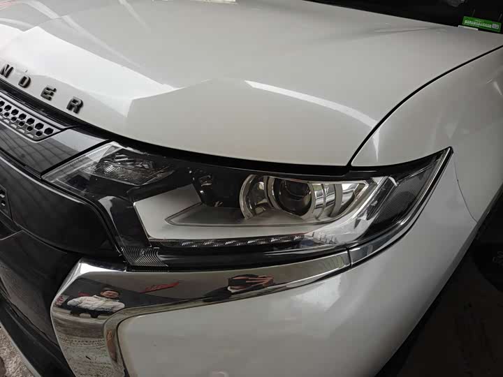 Фото 2 - Mitsubishi Outlander