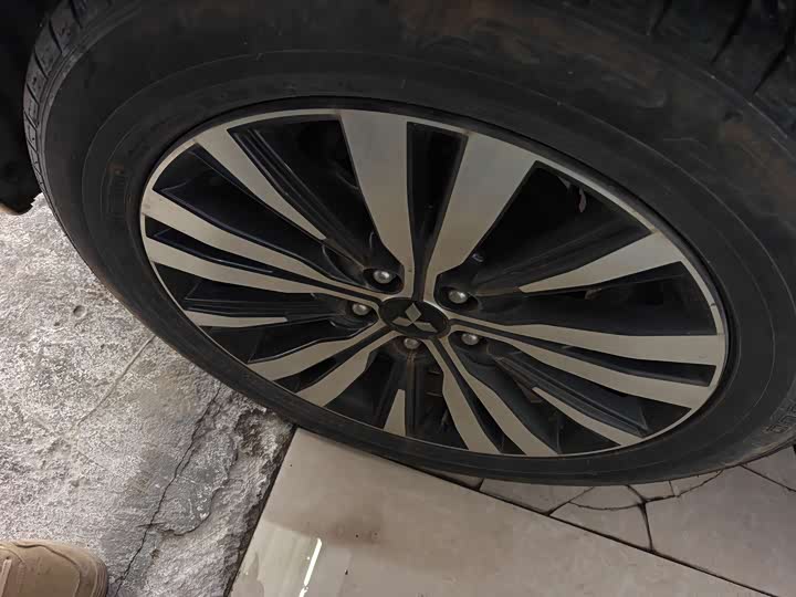 Фото 4 - Mitsubishi Outlander