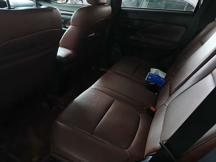 Фото 6 - Mitsubishi Outlander