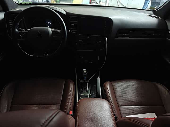 Фото 7 - Mitsubishi Outlander