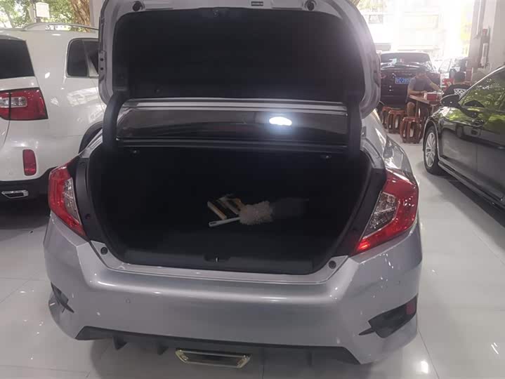 Фото 4 - Honda Civic