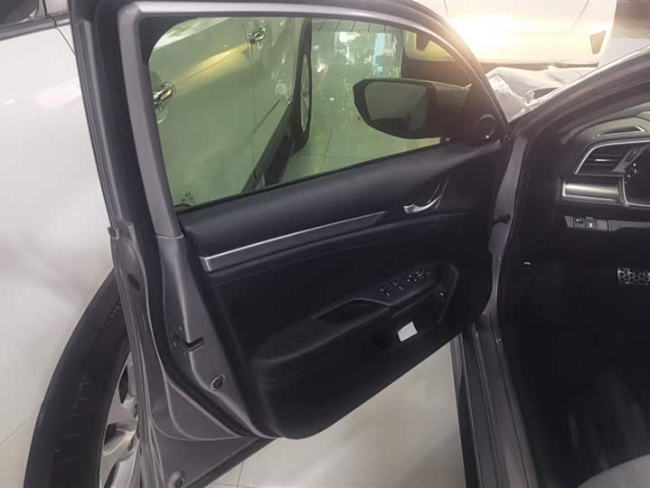 Фото 7 - Honda Civic