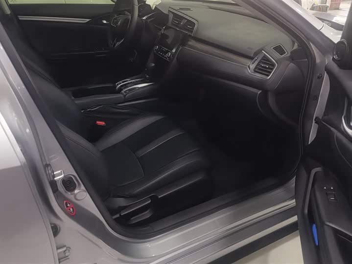 Фото 8 - Honda Civic