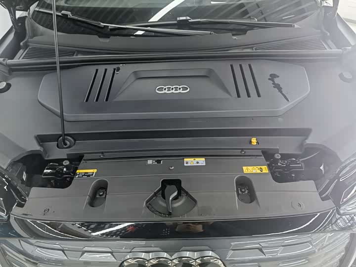 Фото 2 - Audi Q5 e-tron