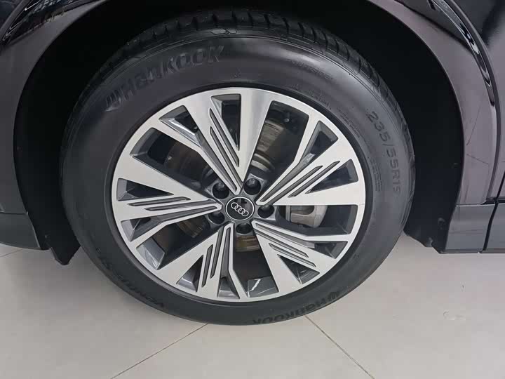 Фото 3 - Audi Q5 e-tron