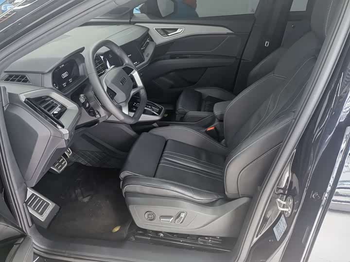 Фото 6 - Audi Q5 e-tron