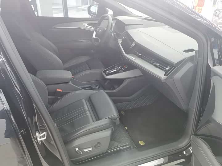 Фото 9 - Audi Q5 e-tron