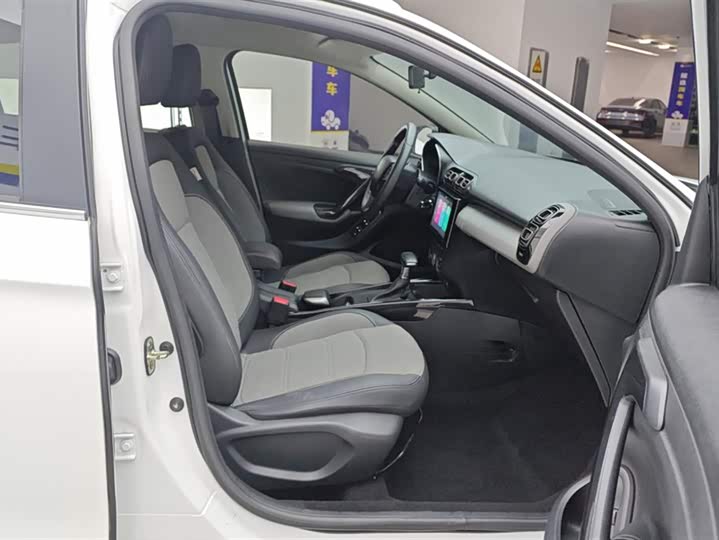 Фото 8 - Citroen C3-XR