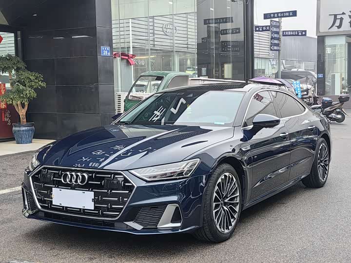 Фото 1 - Audi A7L