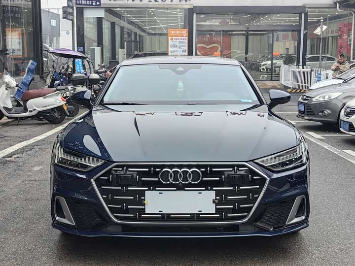 Фото 2 - Audi A7L