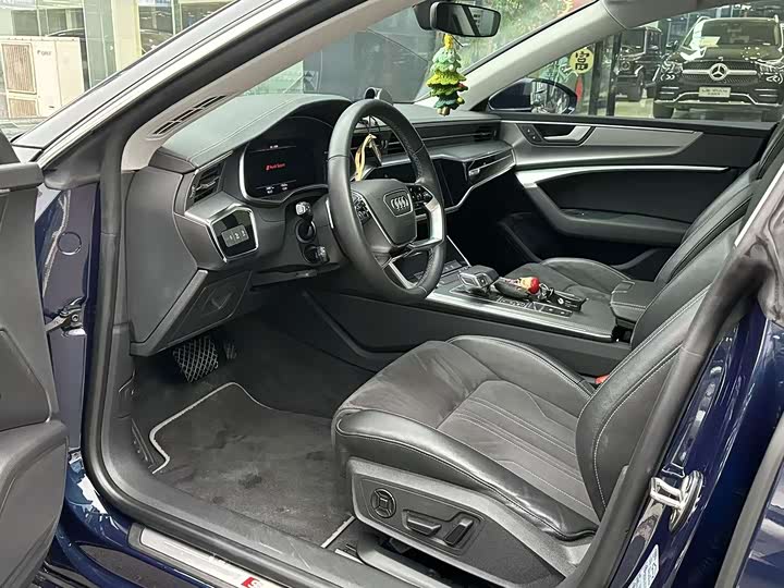 Фото 5 - Audi A7L