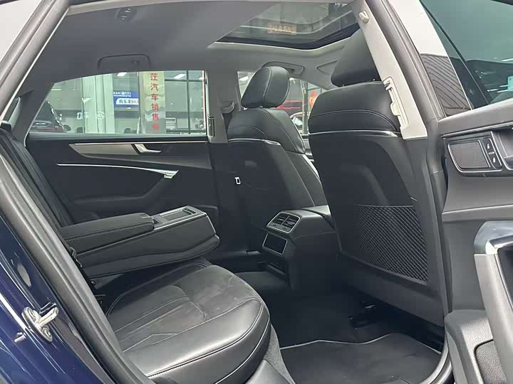 Фото 7 - Audi A7L