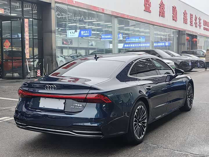 Фото 9 - Audi A7L