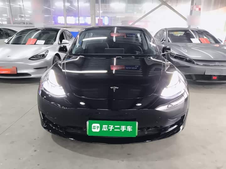 Фото 3 - Tesla Model 3