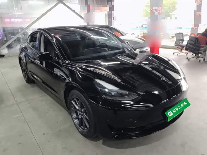 Фото 4 - Tesla Model 3