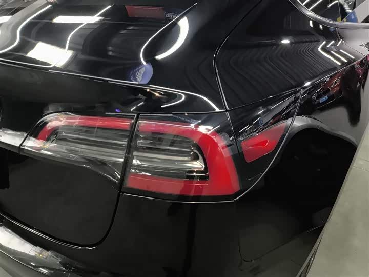 Фото 8 - Tesla Model 3