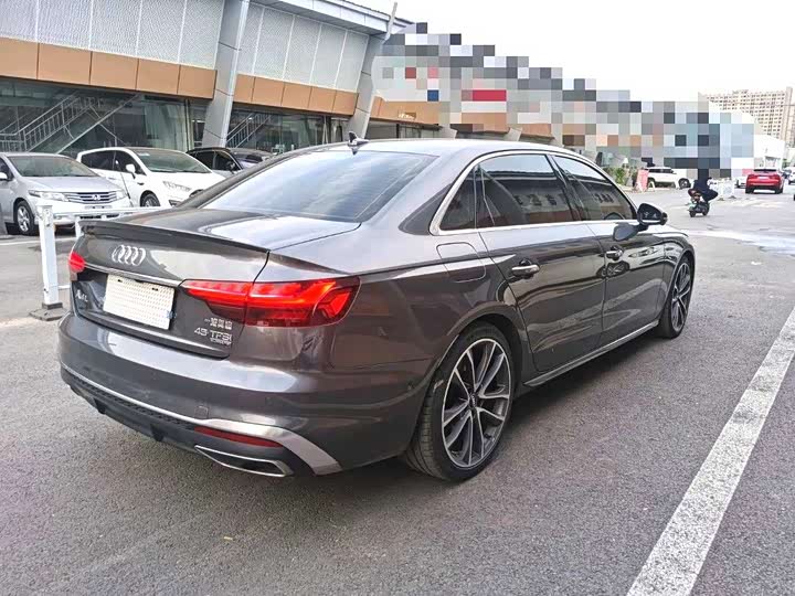 Фото 5 - Audi A4L