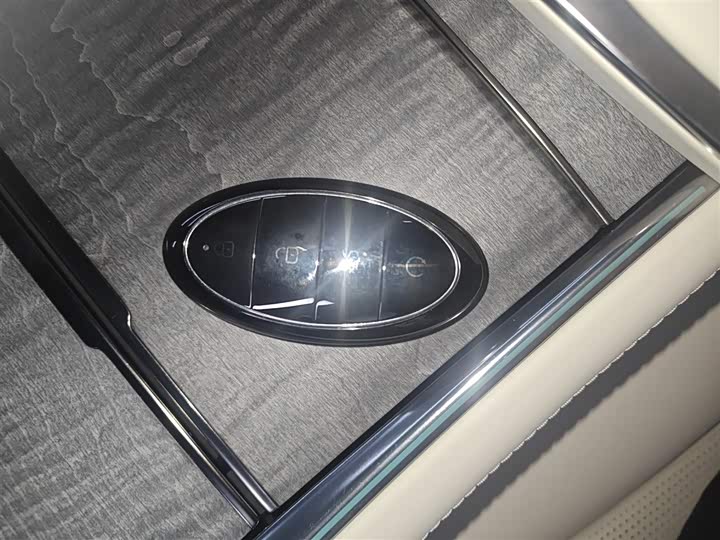 Фото 9 - BYD Yangwang U7