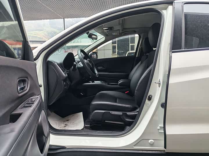 Фото 8 - Honda Vezel