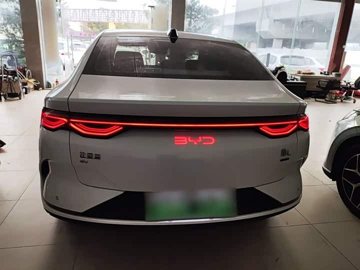 Фото 6 - BYD Qin L