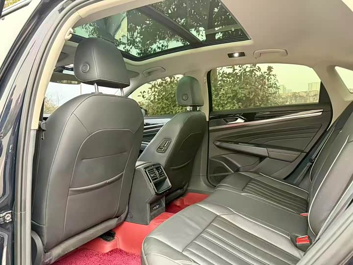 Фото 7 - Volkswagen Passat